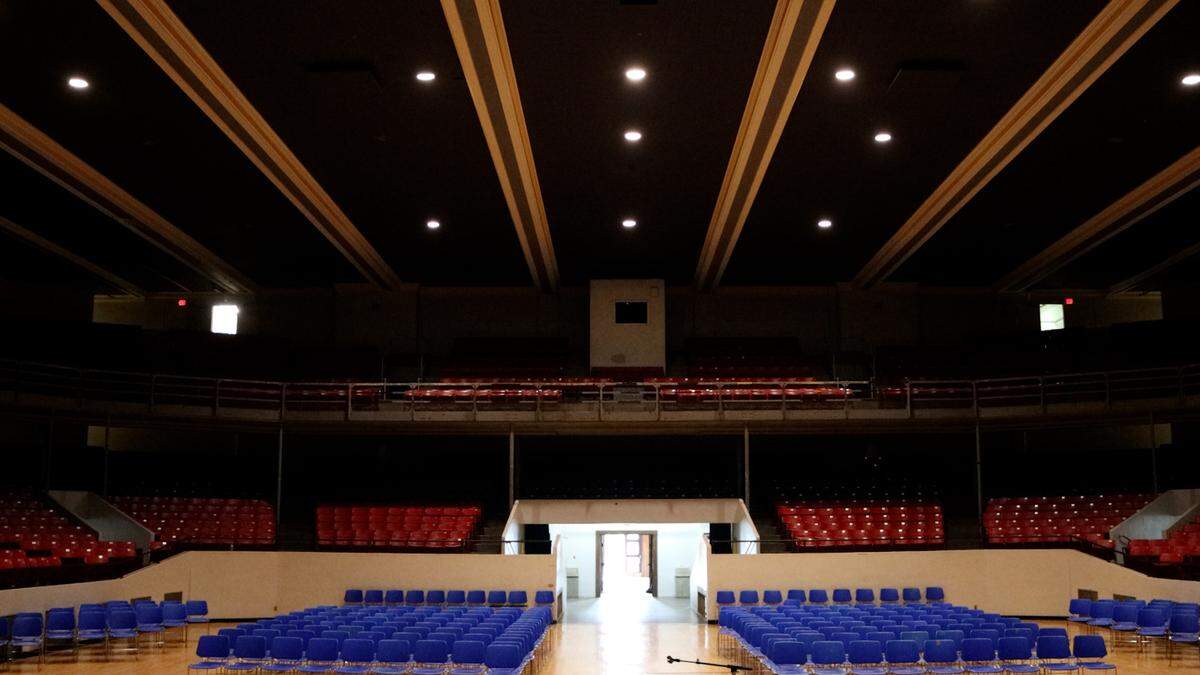 Memorial Hall in Kansas City, Kansas, can seat 3,000 people when set up for concerts.