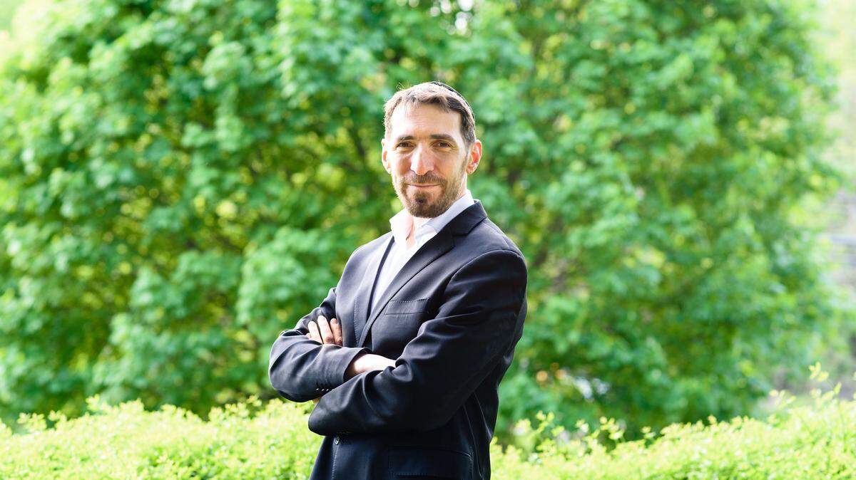 The Kansas City Symphony, conducted by Michael Stern, will perform music that reaches for the stars Nov. 22 through 24 at Helzberg Hall. The program will include works by Gustav Mahler, Richard Strauss and the world premiere of a piano concerto by Jonathan Leshnoff.