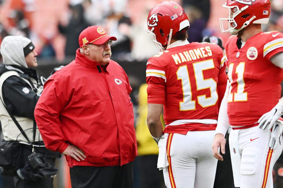 Kansas City Chiefs coach Andy Reid talks to quarterback Patrick Mahomes before an NFL Week 15 game against the Cleveland Browns at Huntington Bank Field in Cleveland, Ohio on Sunday, Dec. 15, 2024.