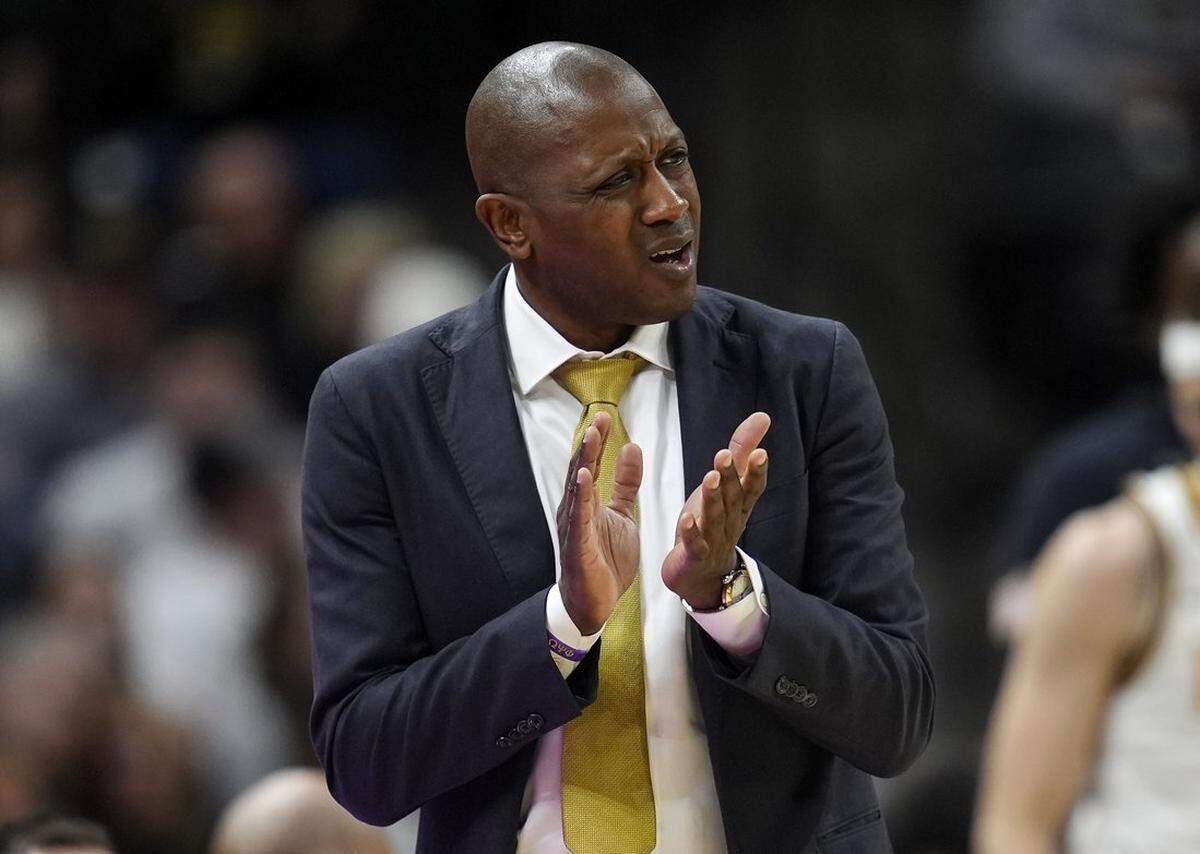 Missouri Tigers men’s basketball coach Dennis Gates.