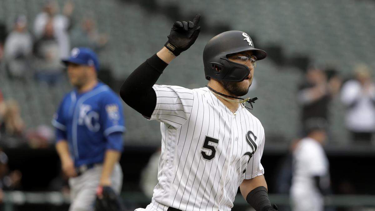 Chicago White Sox’s Yolmer Sanchez celebrates his game-winning single off Kansas City Royals relief pitcher Kevin McCarthy, background left, during the ninth inning of a baseball game that was suspended due to rain a day earlier, in Chicago, Tuesday, May 28, 2019. The White Sox won 2-1. (AP Photo/Charles Rex Arbogast)