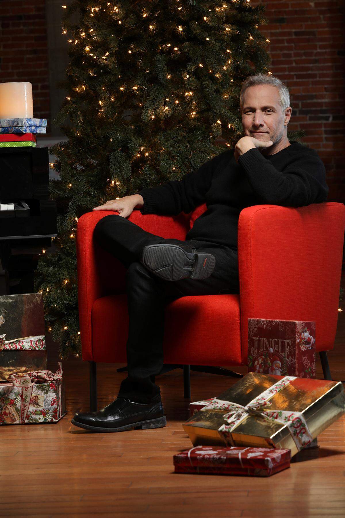 Jim Brickman will present his “Comfort & Joy At Home” holiday concert online to benefit the Folly Theater.