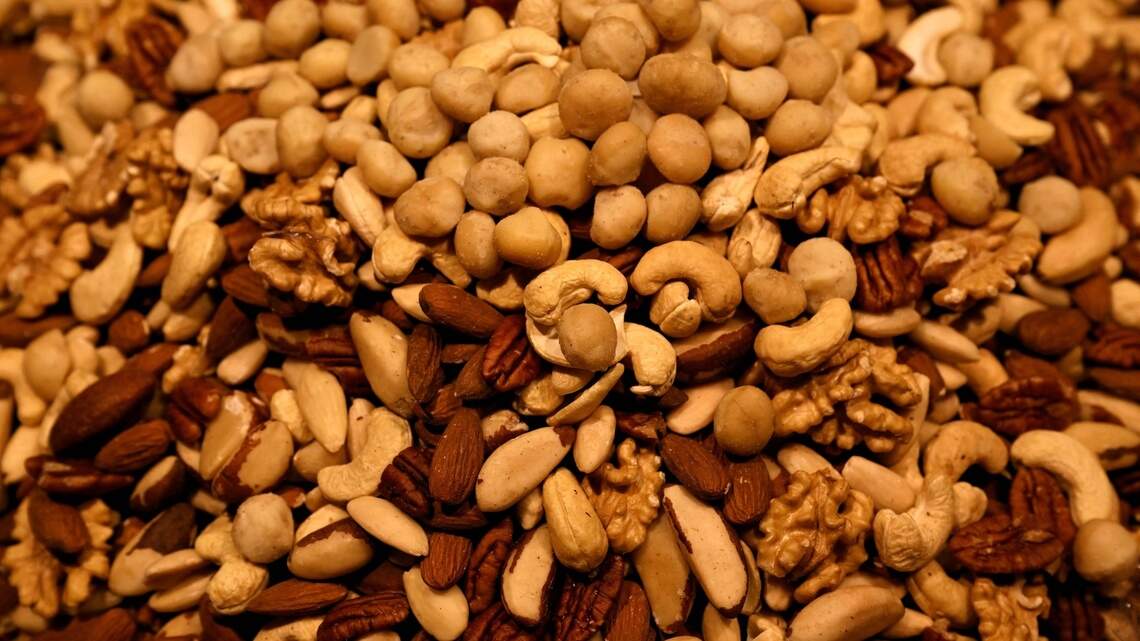 Can the MIND Diet Really Reduce Dementia Risk? Experts Examine Whether It Protects the Brain