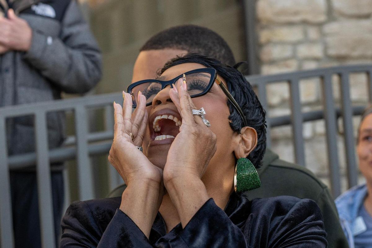 Laurie Bey, mother of Cameron Lamb, yells out “We love you, Cam!” as balloons are released during a ceremony commemorating the 5th anniversary of Lamb’s death at the Black Archives of Mid-America on Tuesday, Dec. 3, 2024, in Kansas City. Lamb was fatally shot by KCPD officer Eric J. DeValkenaere in 2019.