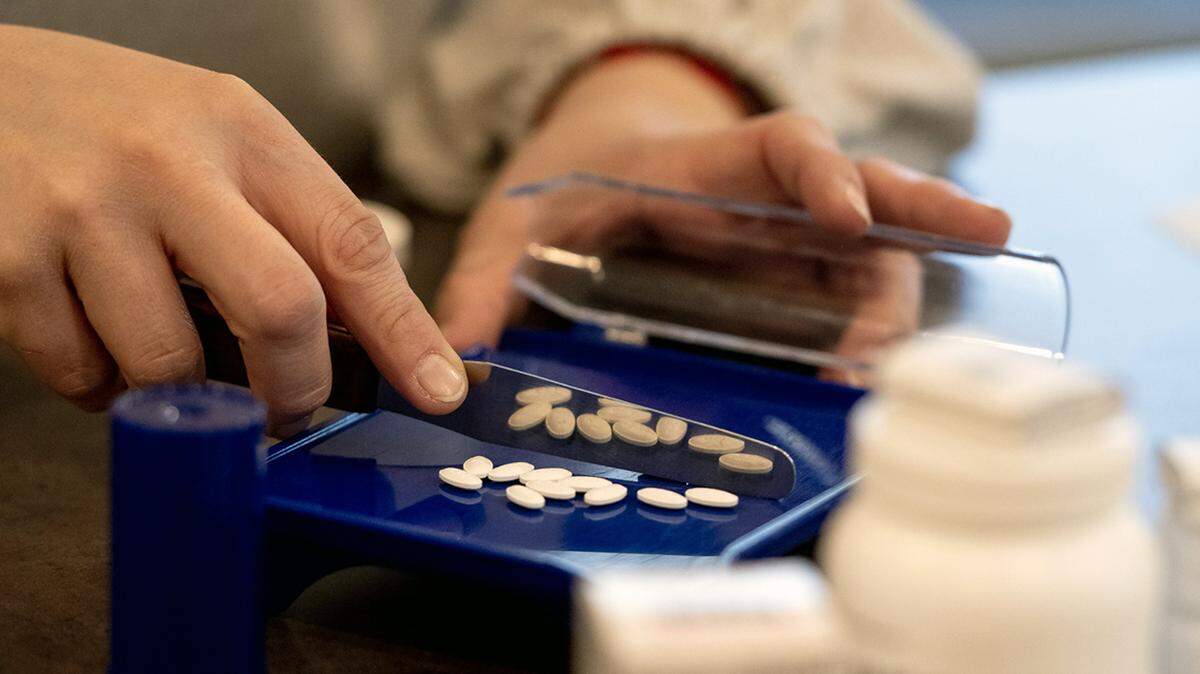 The Kansas senator wants pharmacy benefit managers to share the rebates and discounts they negotiate with their customers.