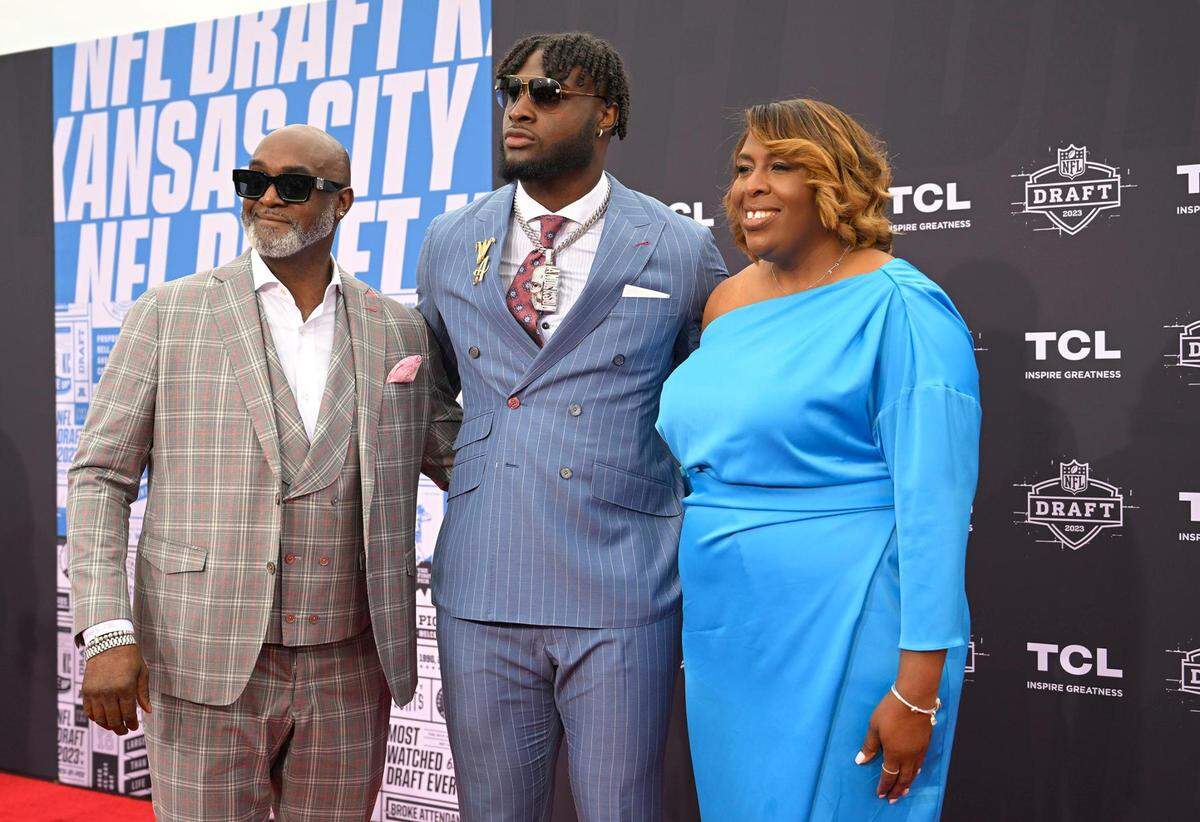 NFL Draft prospect Alabama linebacker Will Anderson Jr. posed with family on the Red Carpet on the Memorial Courtyard before the first round of the NFL Draft on Thursday, April 27, 2023, at the National WWI Museum and Memorial.