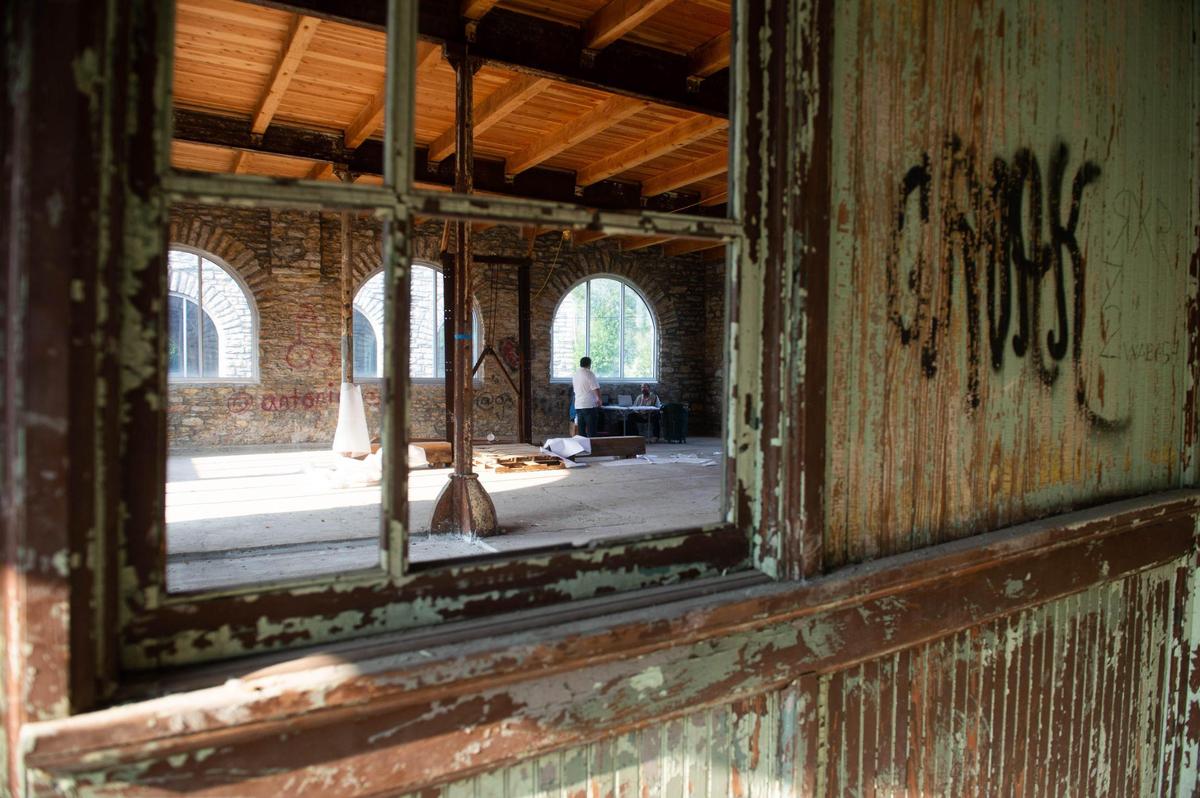 The two buildings at 2000 Vine Street, formerly housing Kansas City’s water and street departments, have been abandoned since the late 1970s. Now a trio of Kansas City business owners is transforming them into a mixed-use office and retail development.