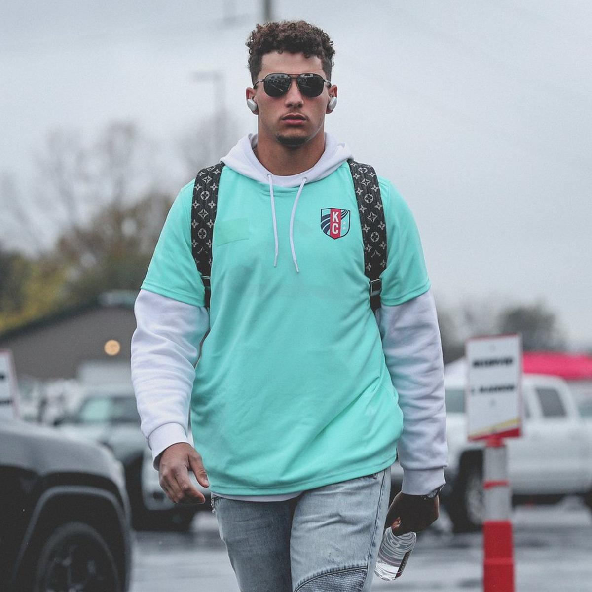 Chiefs quarterback Patrick Mahomes rocked the Kansas City Current’s new look both entering Arrowhead Stadium and after Monday night’s game against the Giants.
