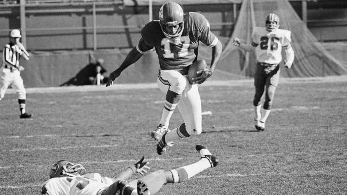 Elmo Wright, the former Kansas City Chiefs wide receiver, had all the right moves whether scoring touchdowns or celebrating them.