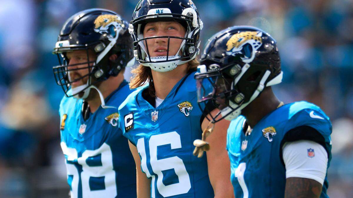 Jacksonville Jaguars quarterback Trevor Lawrence (16) looks to the crowd during the first quarter of a NFL football game Sunday, Sept. 17, 2023 at EverBank Stadium in Jacksonville, Fla. The Kansas City Chiefs defeated the Jacksonville Jaguars 17-9.