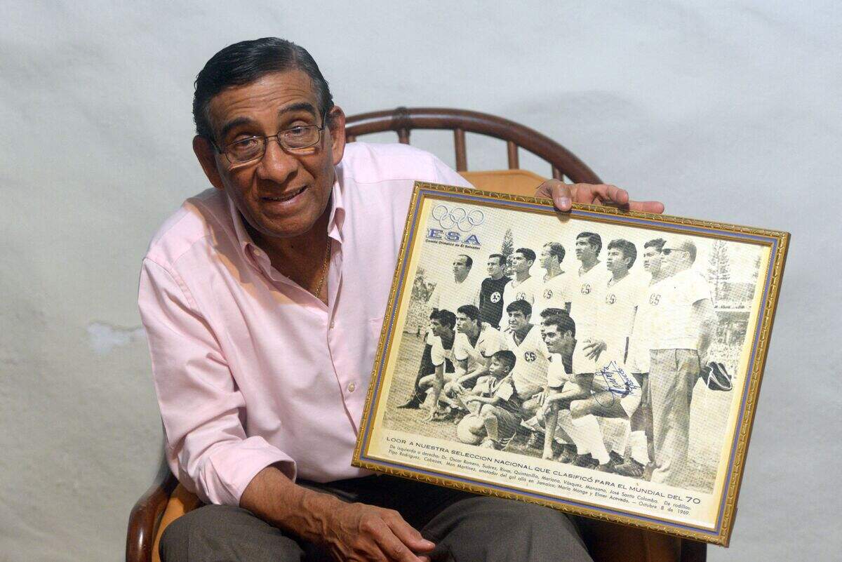 Salvador Mariona, former Salvadoran footballer, shows a picture of the national team during the World Cup Mexico 1970 during an interview with AFP in San Salvador on April 18, 2016. Mariona participated in three matches against Honduras during the qualifying rounds for the World Cup Mexico 1970.