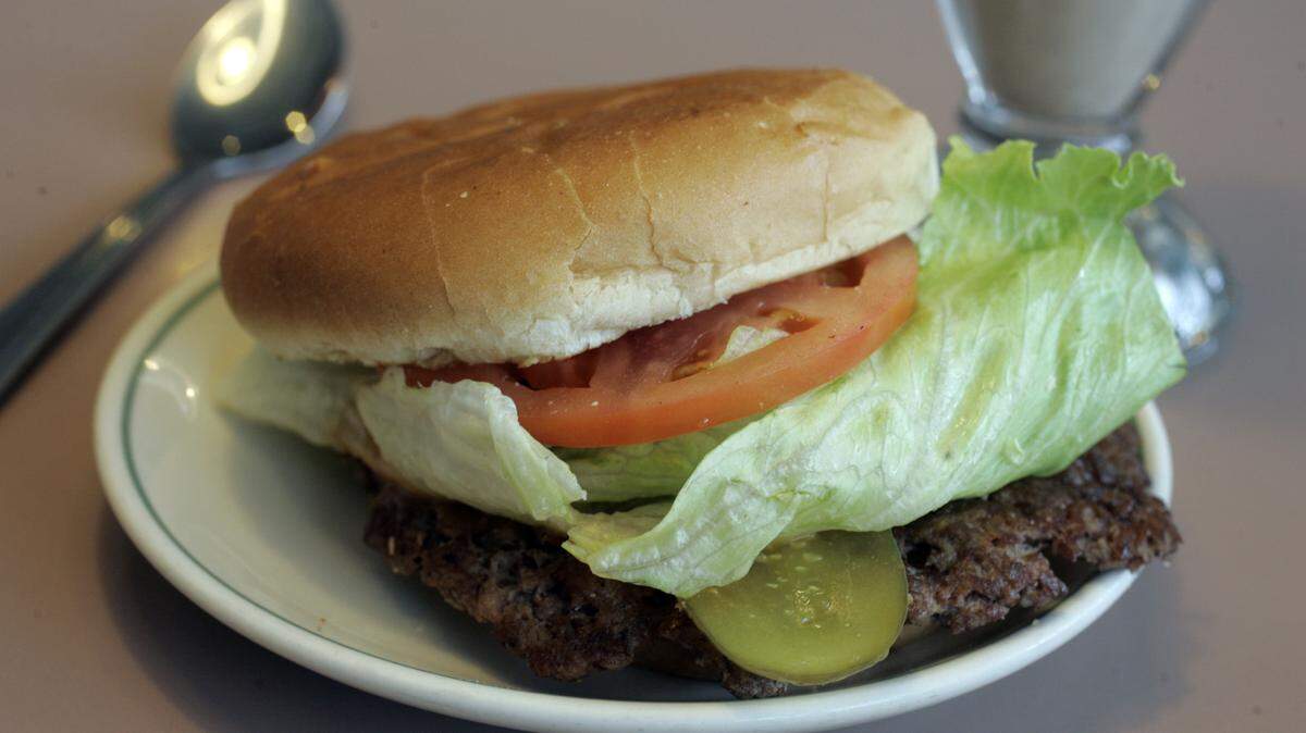 The Windstead’s single steakburger with everything except cheese.
