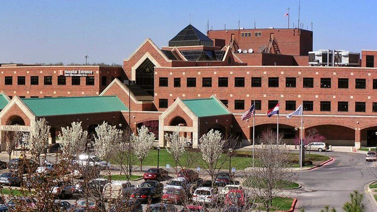 St. Joseph Medical Center in south Kansas City was one of the top-scoring hospitals in the metro area in terms of following federal sepsis treatment guidelines. For-profit hospitals fared best in Kansas City on the scores, which were released publicly last week.