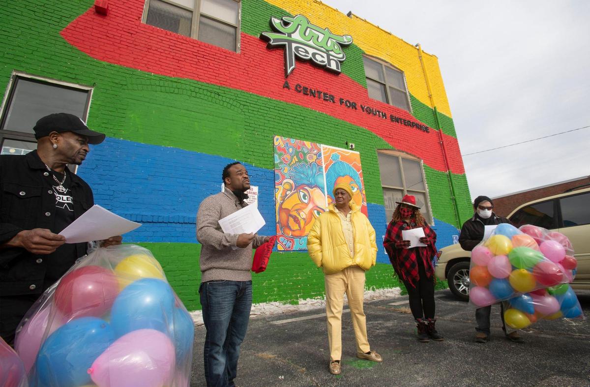 Juan Tabbs, executive director of ArtsTech, addressed a small gathering Friday, Dec. 31, 2021 before a balloon release in remembrance of the homicide victims of 2021.