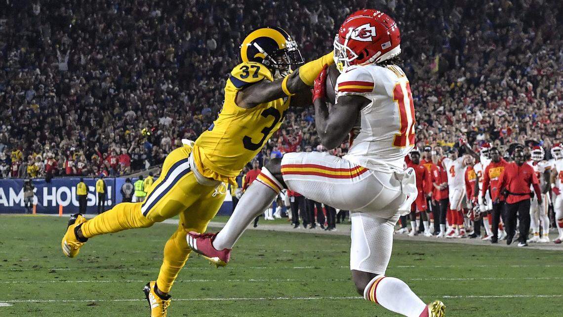 Mahomes’ Week 11 includes improvisation, another four-TD outing against Rams in LA