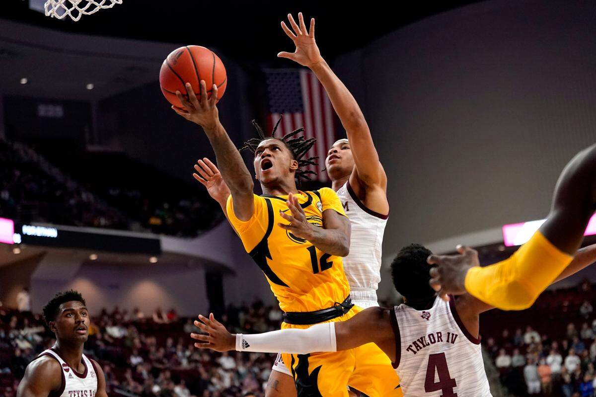 Missouri guard DaJuan Gordon shoots over Texas A&M guards Wade Taylor IV and Aaron Cash last weekend in College Station, Texas.