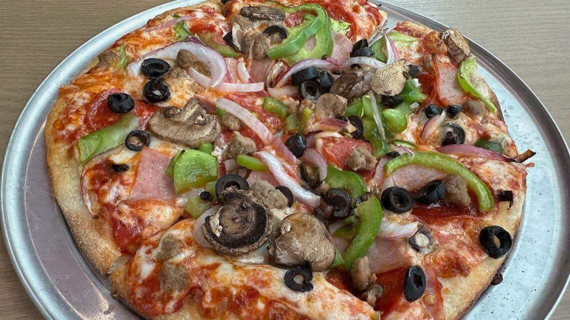Pizza, wings, pasta, arcade. Arizona chain opens new location in the Kansas City area