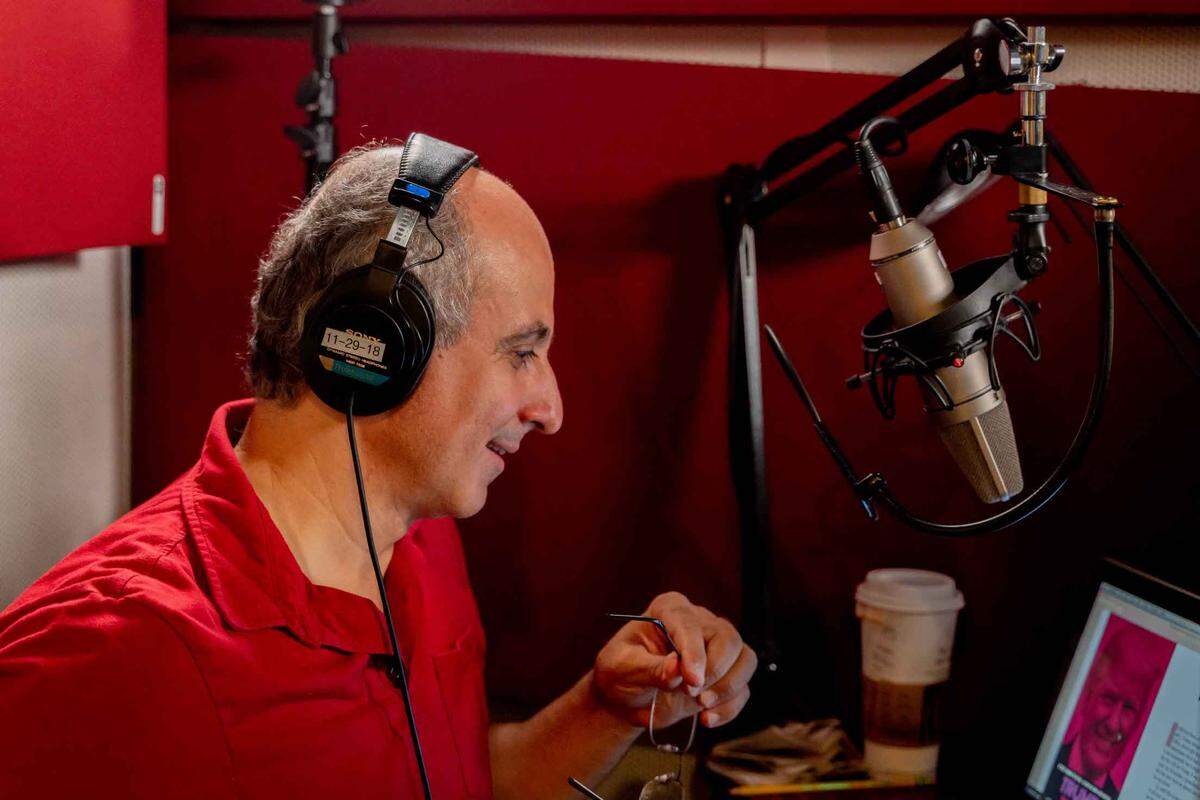 Steven DeRosa does the voices of Donald Trump and his fellow presidents.