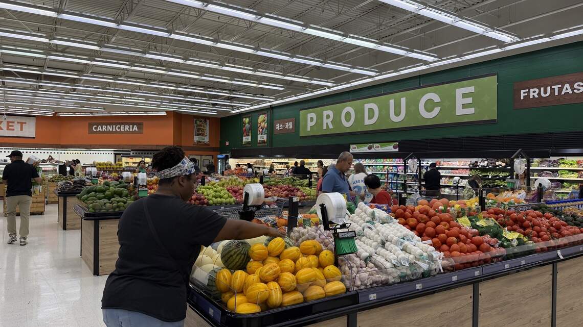 World Fresh Market officially opens in the Northland, drawing a packed crowd