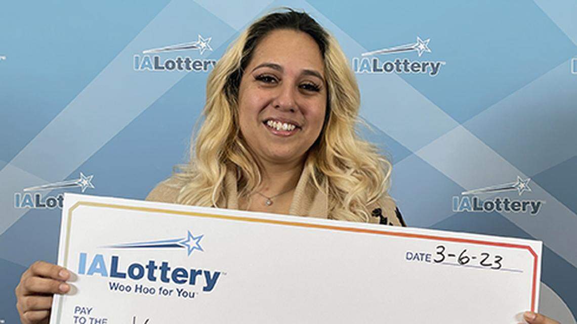 Veronica Cruz with her oversized check.