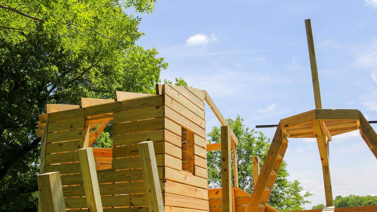 Forts, farms, gardens and trails: Kansas City green spaces to explore with kids this summer