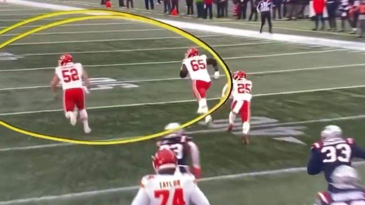 This screen pass left the Chiefs linemen looking to block someone.