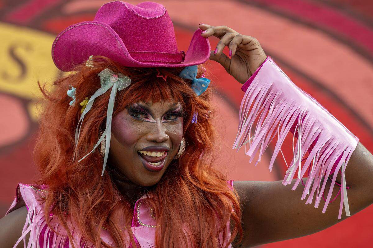 Drag queen Minti Varieties poses for photos in front of a mural featuring pop singer Chappell Roan, created by artists by Christine Riuzel and Jared Horman, on Tuesday, Sept. 30, 2025, in Kansas City.