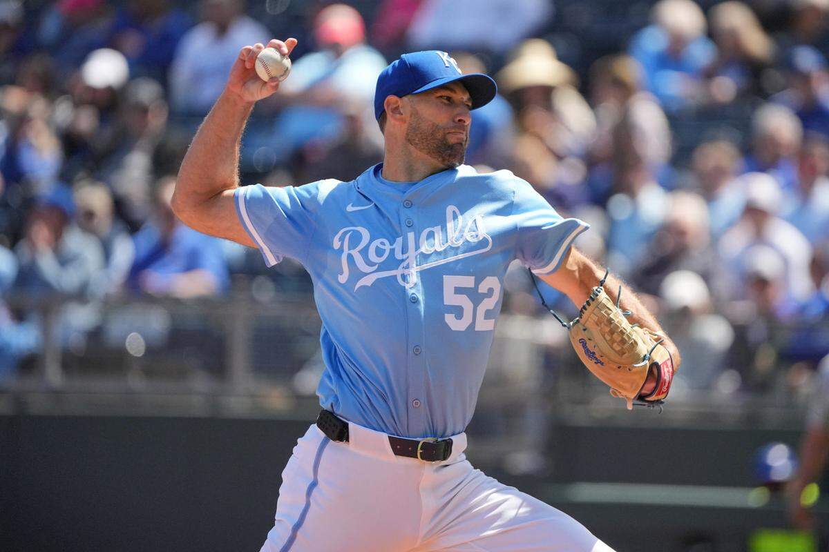 Kansas City Royals starting pitcher Michael Wacha (52) delivers a pitch against the Minnesota Twins in the first inning at Kauffman Stadium on April 10, 2025.