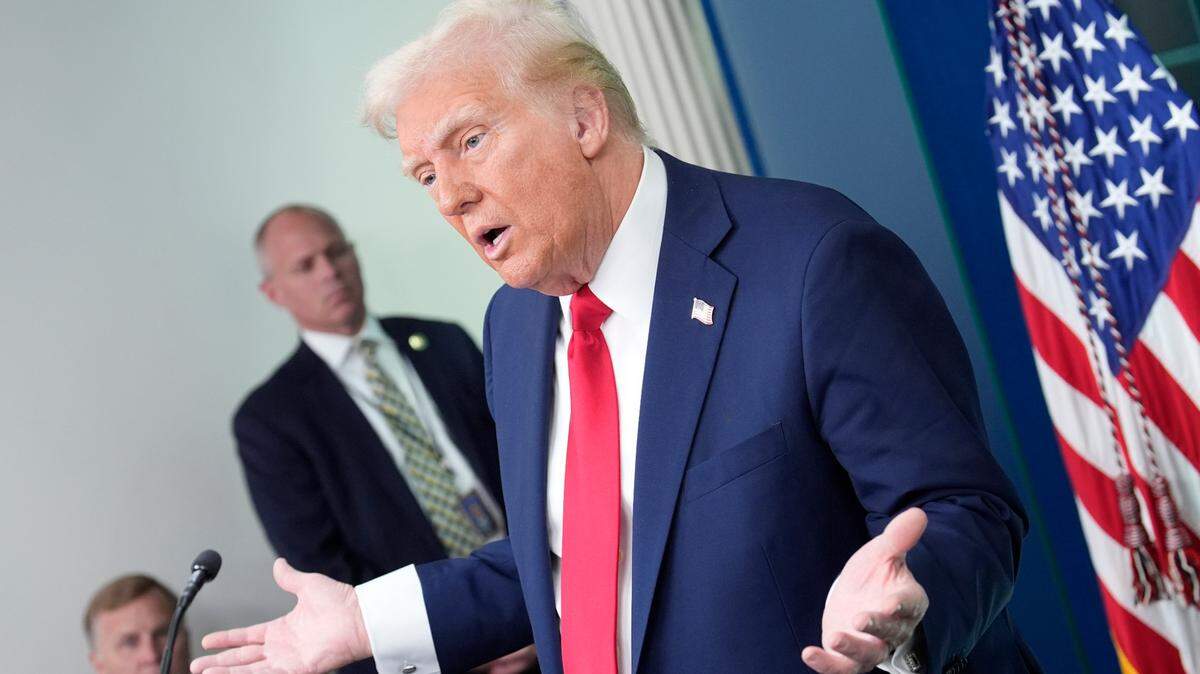U.S. President Donald Trump announced 25% tariffs on America’s closest trading partners, Canada and Mexico, along with a 10% tariff on China. More tariffs are coming on European Union products, he said.