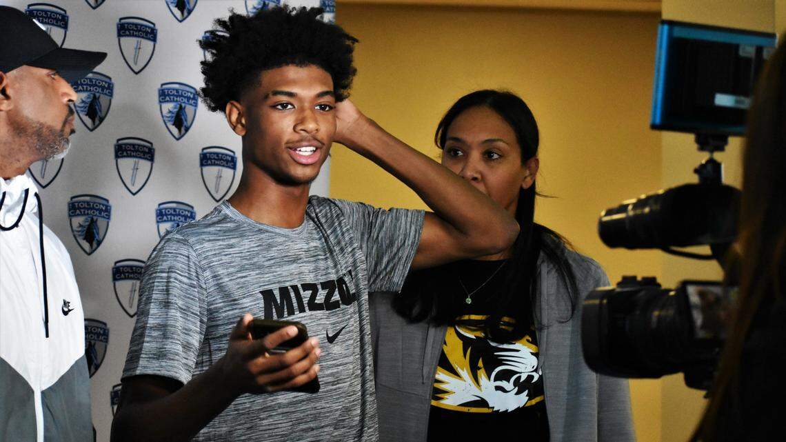 Mizzou basketball lands a top-20 recruit. He’s from Columbia ... and staying home