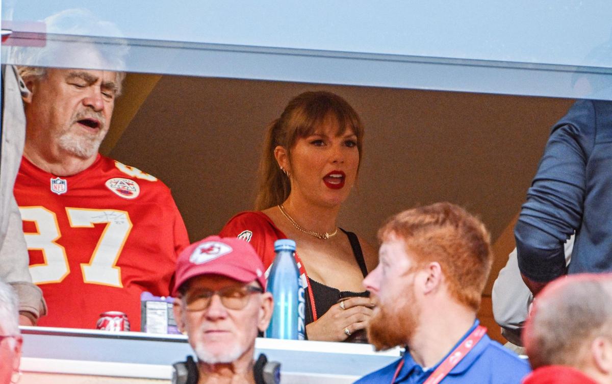 Pop star Taylor Swift came to watch Travis Kelce and the Kansas City Chiefs play the Denver Broncos at GEHA Field at Arrowhead Stadium Thursday night. She watched the game in a suite with the tight end’s father, Ed Kelce.