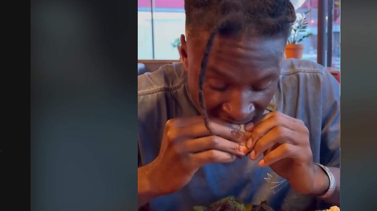 DeAndre Hopkins loved his visit to Gates Bar-B-Q