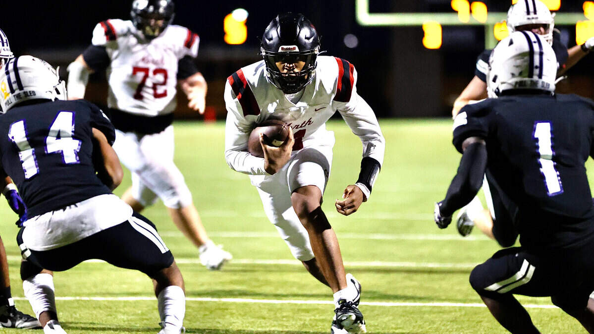 Lee’s Summit North’s Elijah Leonard takes a quarterback keeper up the middle during a 34-22 win at Blue Valley Northwest Friday night.