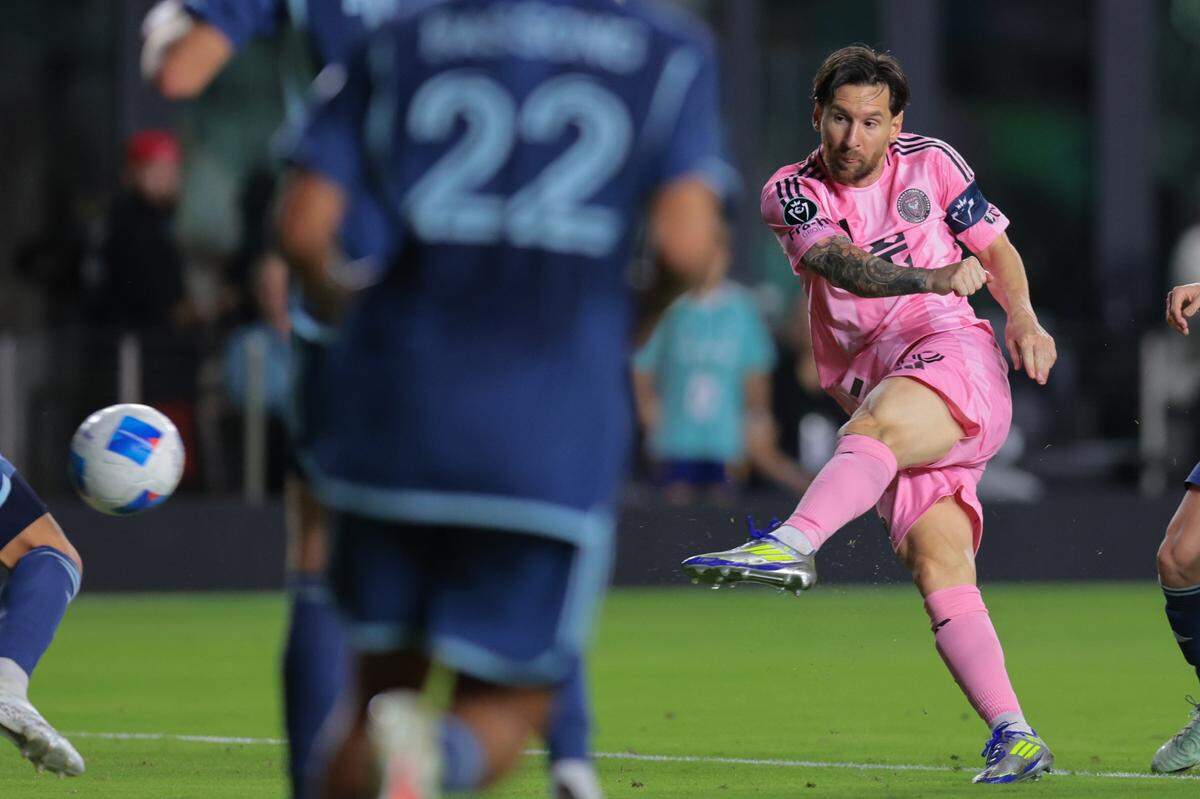 Inter Miami CF forward Lionel Messi (10) shoots and scores against Sporting Kansas City during the first half of a 2025 Concacaf Champions Cup match at Chase Stadium on Feb. 25, 2025.