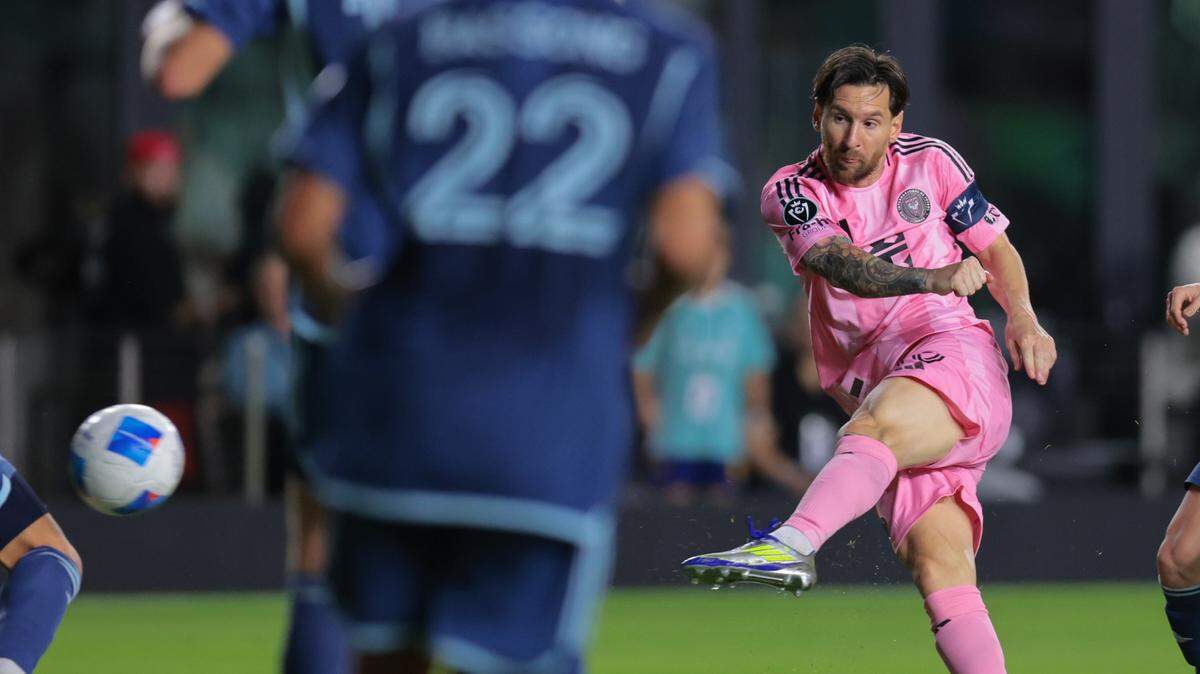Inter Miami CF forward Lionel Messi (10) shoots and scores against Sporting Kansas City during the first half of a 2025 Concacaf Champions Cup match at Chase Stadium on Feb. 25, 2025.