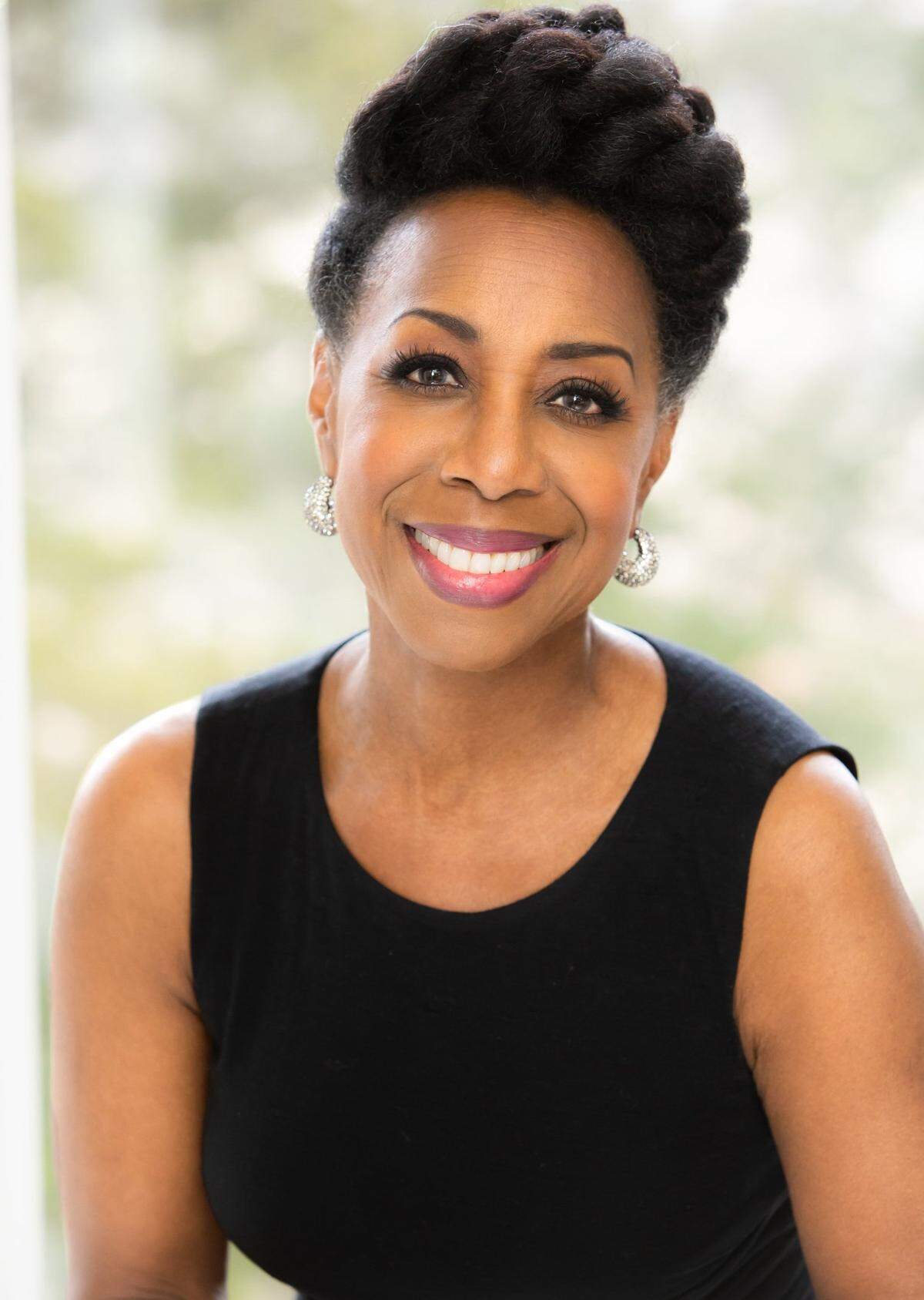 Expect Oleta Adams to deliver some stirring music along with the Kansas City Symphony outside Union Station.