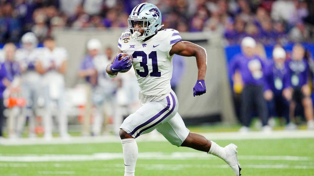 Kansas State Wildcats running back DJ Giddens (31) runs the ball against the Alabama Crimson Tide during the second half in the 2022 Sugar Bowl at Caesars Superdome on Dec. 31, 2022.