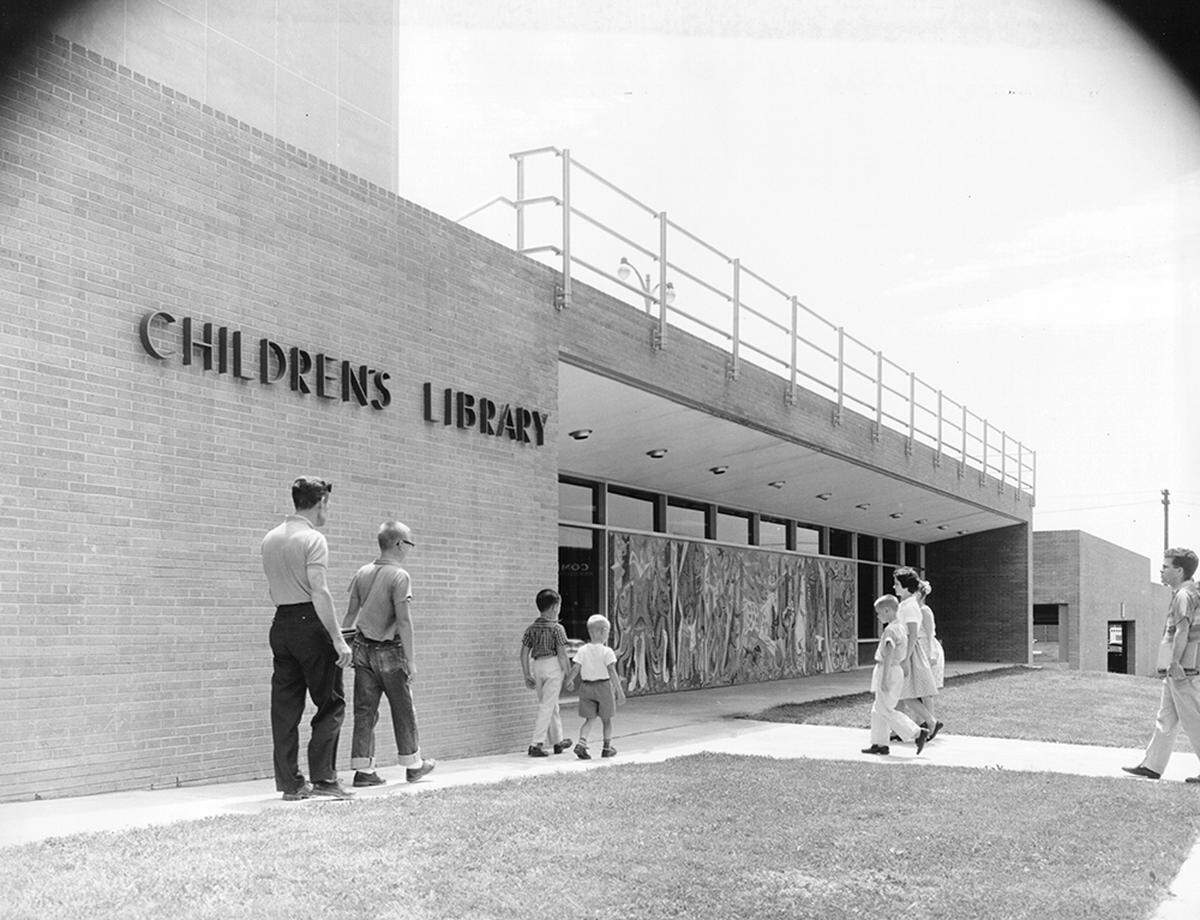 The entrance to the children’s department at the Main Library featured Kraft’s mosaic.