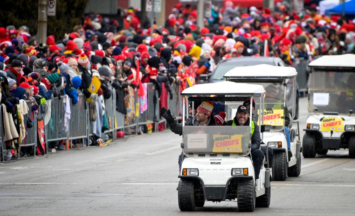 Lifelong Chiefs fan and movie star Paul Rudd waved to the crowd as he was shuttled to Union Station before the Super Bowl parade.