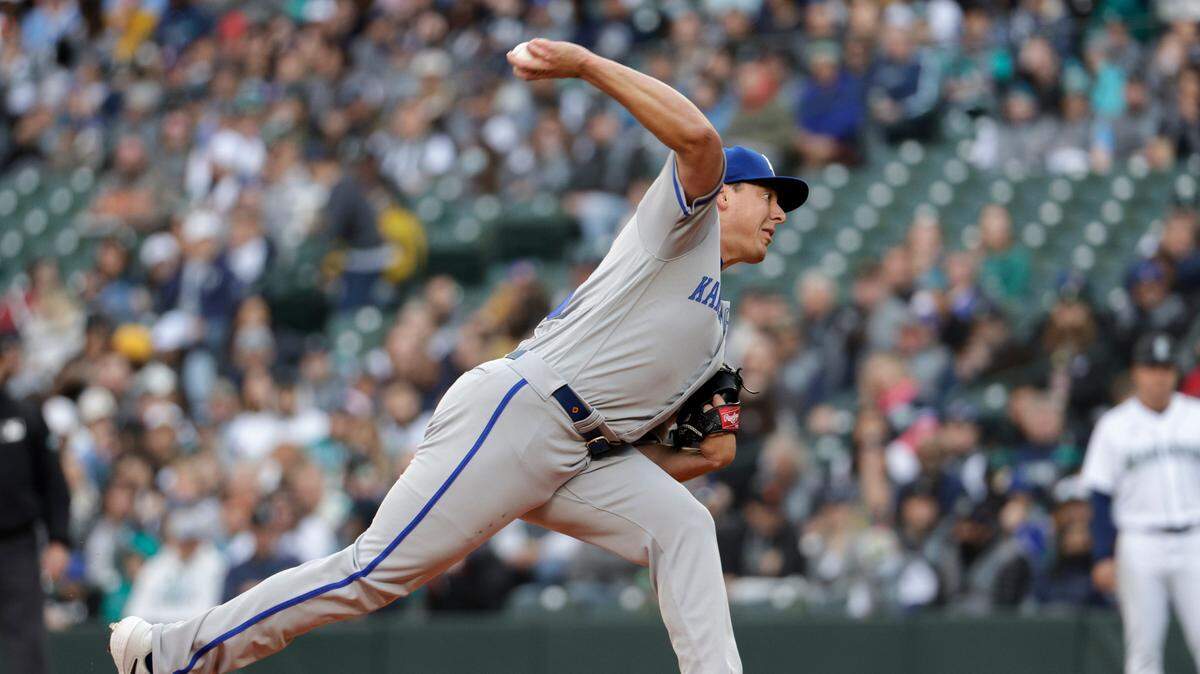 Kansas City Royals starting pitcher Brad Keller throws against the Seattle Mariners during the first inning of a baseball game, Friday, April 22, 2022, in Seattle. (AP Photo/Jason Redmond)
