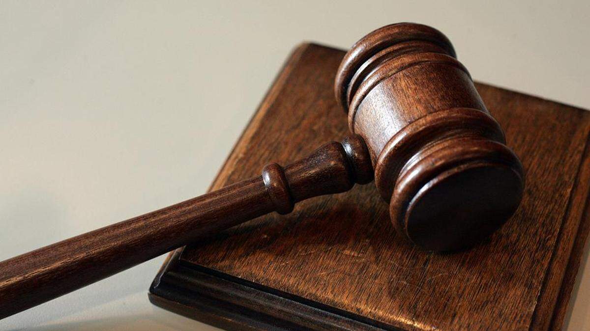 On Monday, a trial began in U.S. District Court in Kansas City in a wrongful death lawsuit filed on behalf of a man shot by police in 2010.