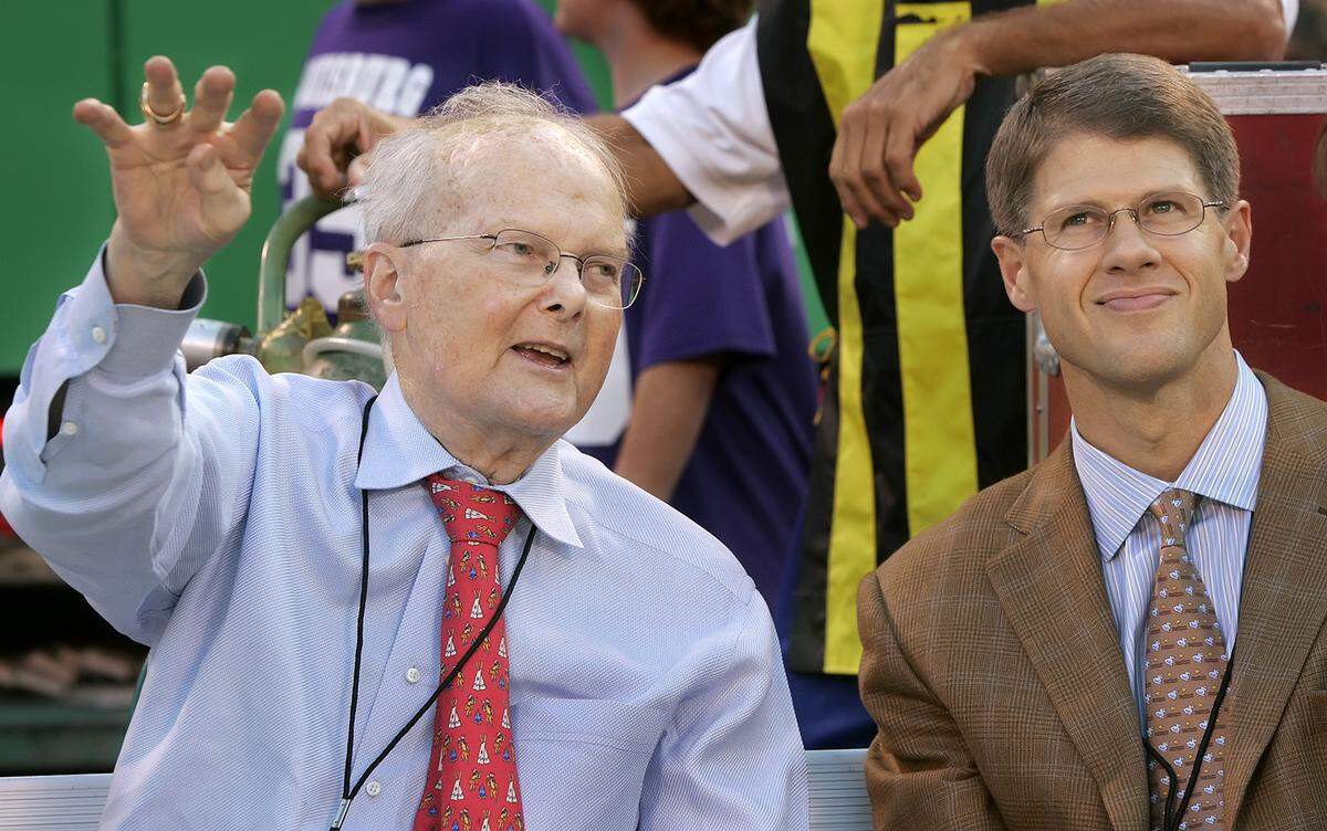 Owner Lamar Hunt and his son, team chairman Clark Hunt, watched the Chiefs play a preseason game here in 2006.