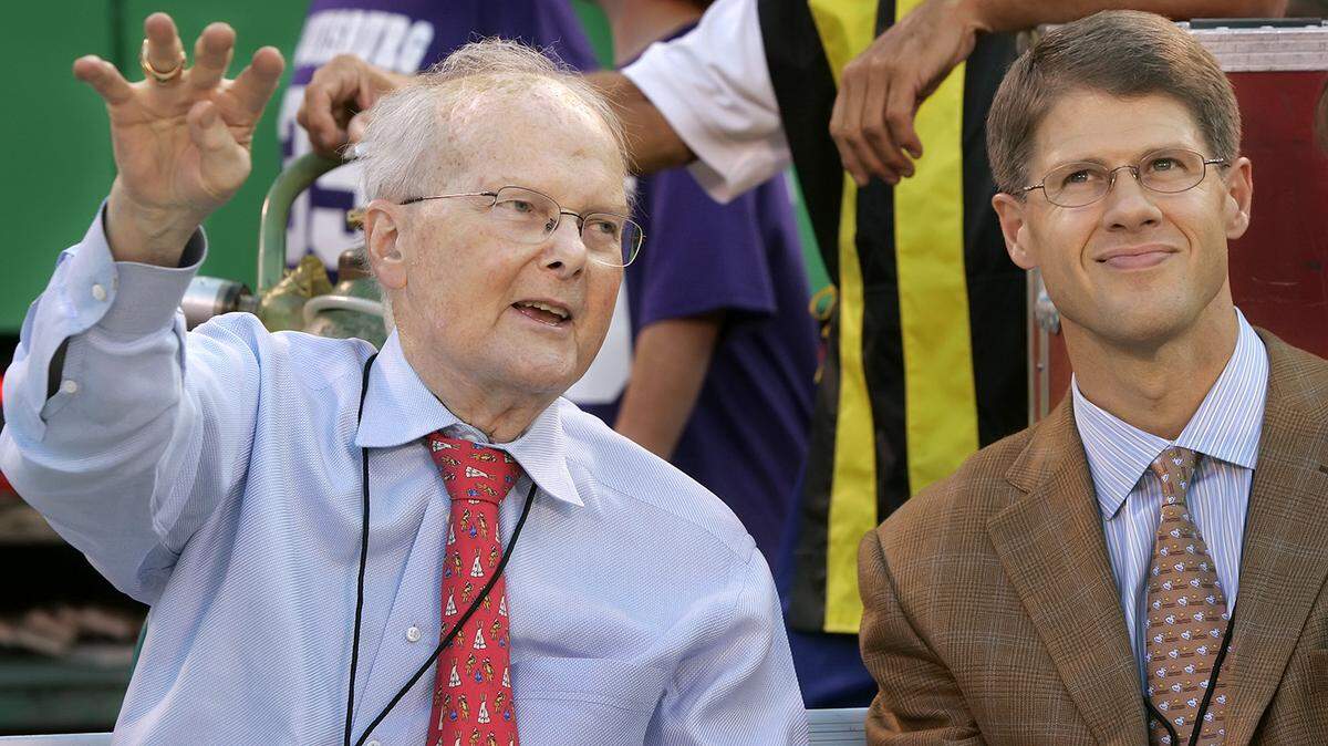 Owner Lamar Hunt and his son, team chairman Clark Hunt, watched the Chiefs play a preseason game here in 2006.