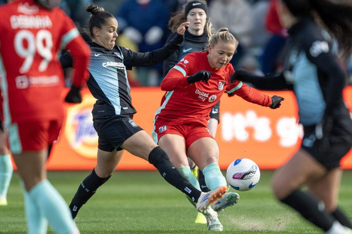 KC Current midfielder Claire Hutton (No. 14) fights through Gotham FC's defense during an NWSL quarterfinal playoff match at CPKC Stadium in Kansas City on Sunday, Nov. 9, 2025.