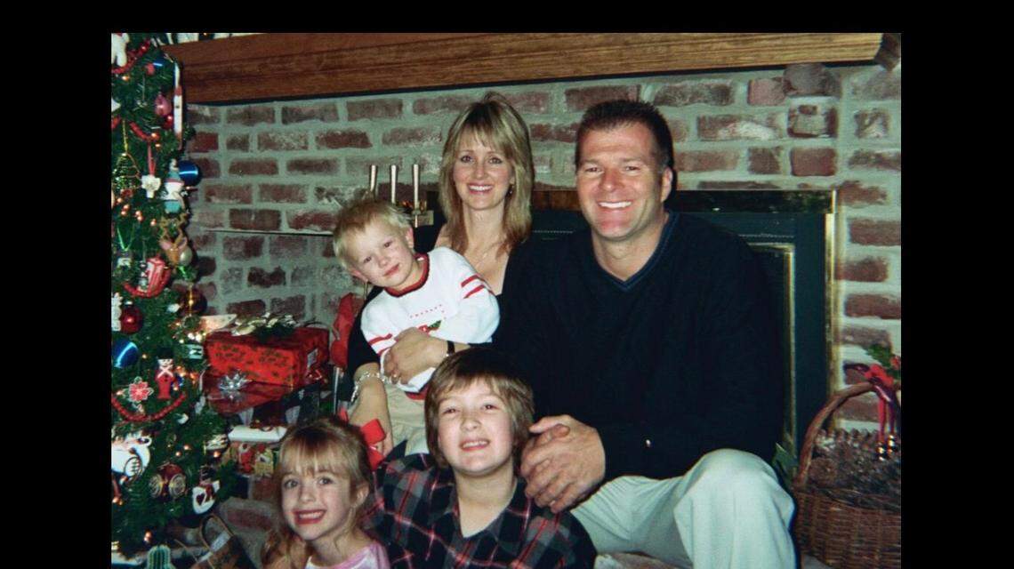 The Appleberrys are pictured in a family photo during the Christmas holiday in 2009. Top left: Robby Appleberry, Rachelle Appleberry, Robert Appleberry. Bottom left: Ashley Appleberry and R.J. Appleberry.