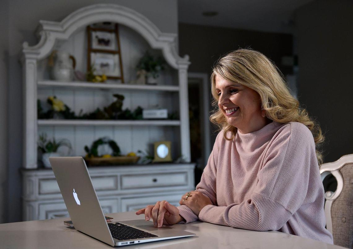 After releasing a new episode about decorating for spring earlier this month, Leslie Weiser reads viewer comments.