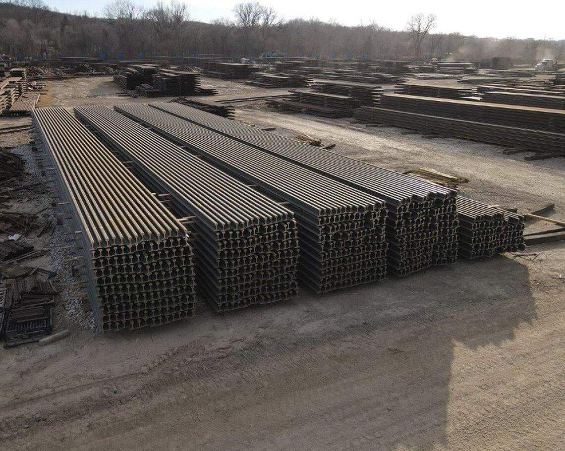 Trucks will begin delivering rail for the KC Streetcar main street extension beginning Tuesday. The delivery consists of 458 sticks of 115# T rail, with each rail being 80 feet long and weighing 3,100 pounds. The rail for the main street extension comes from Pueblo, Colorado, and recently has been stored at a facility in Kansas City.