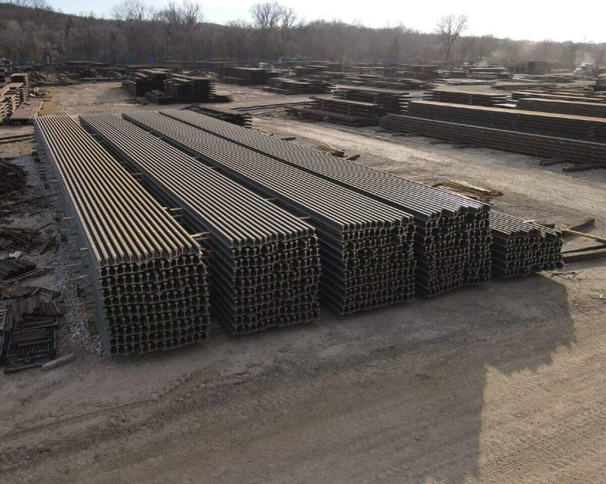 Trucks will begin delivering rail for the KC Streetcar main street extension beginning Tuesday. The delivery consists of 458 sticks of 115# T rail, with each rail being 80 feet long and weighing 3,100 pounds. The rail for the main street extension comes from Pueblo, Colorado, and recently has been stored at a facility in Kansas City.