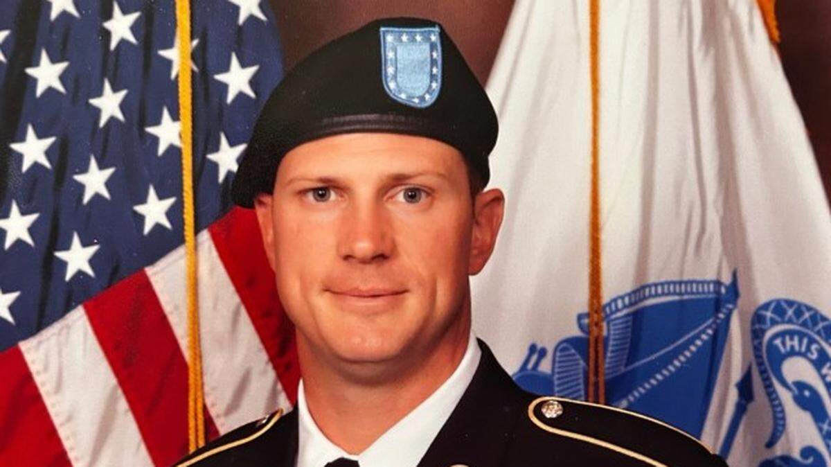 A photo of Chief Warrant Officer 2 Andrew Loyd Eaves.