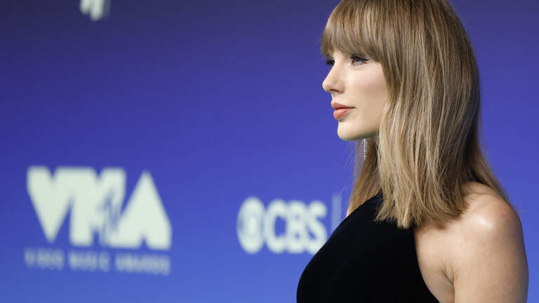 Taylor Swift dedicates VMA Video of Year award to ‘ultimate showgirl’ Dolly Parton